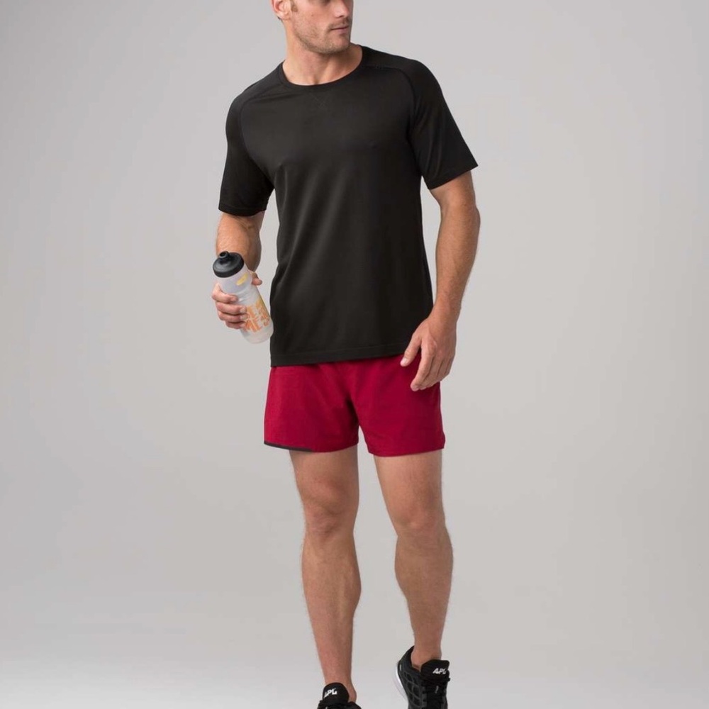Lululemon Men's Red Athletic Surge Shorts Size Medium 5” Cranberry Color - Picture 3 of 9